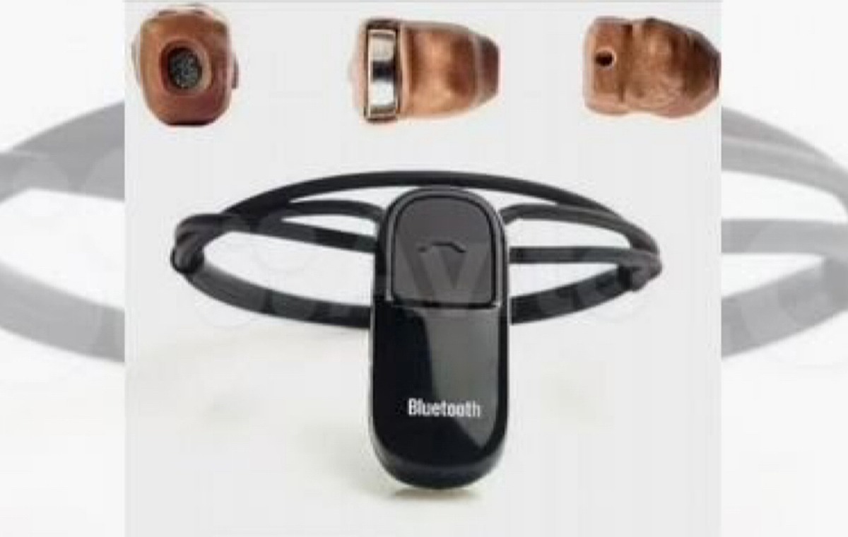 Капсульный микронаушник с нескольких сторон и Bluetooth-гарнитура